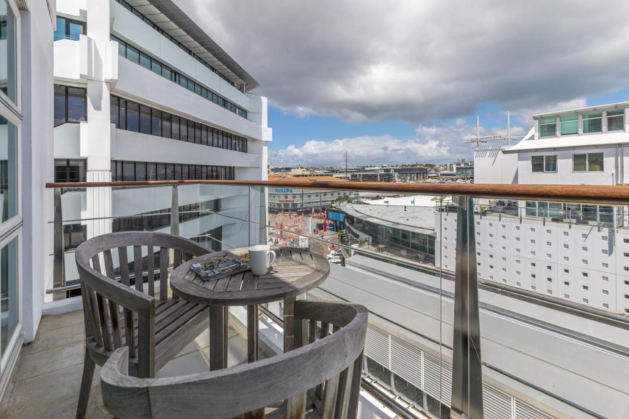 Stunning Waterfront Location With Huge Balcony! Appartamento Auckland Esterno foto