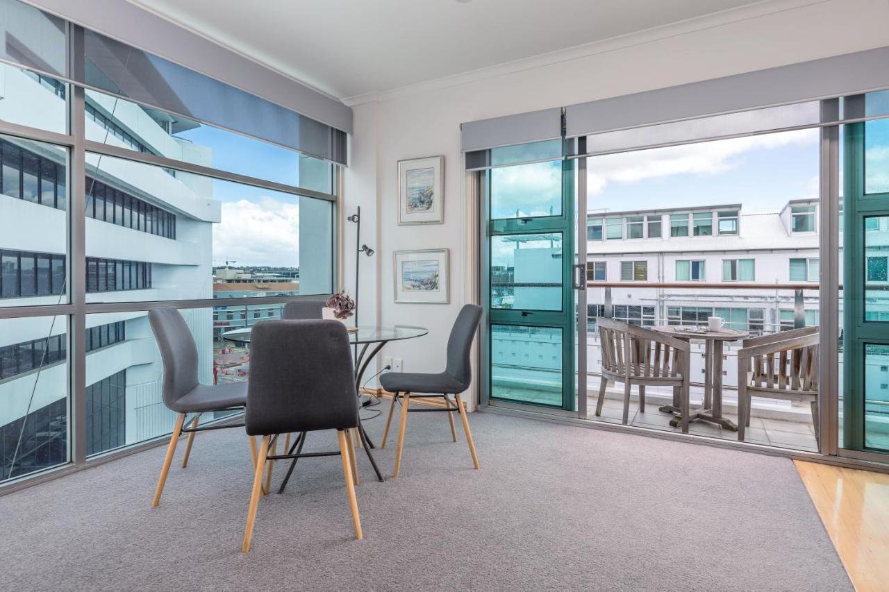 Stunning Waterfront Location With Huge Balcony! Appartamento Auckland Esterno foto