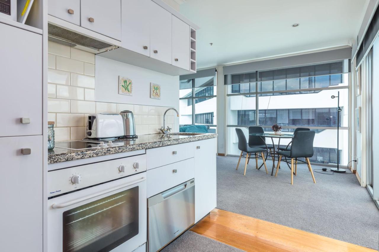 Stunning Waterfront Location With Huge Balcony! Appartamento Auckland Esterno foto