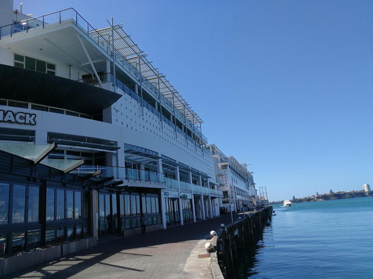 Stunning Waterfront Location With Huge Balcony! Appartamento Auckland Esterno foto